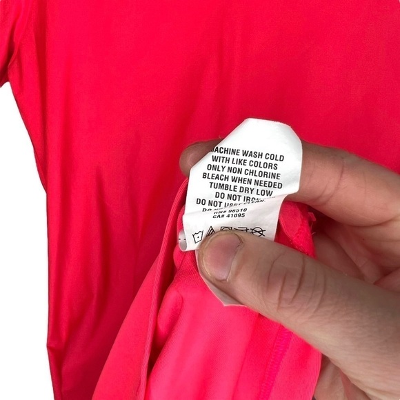 Under Armour Short Sleeve Neon Pink Lightweight Athletic Training Shirt Small - Picture 7 of 11